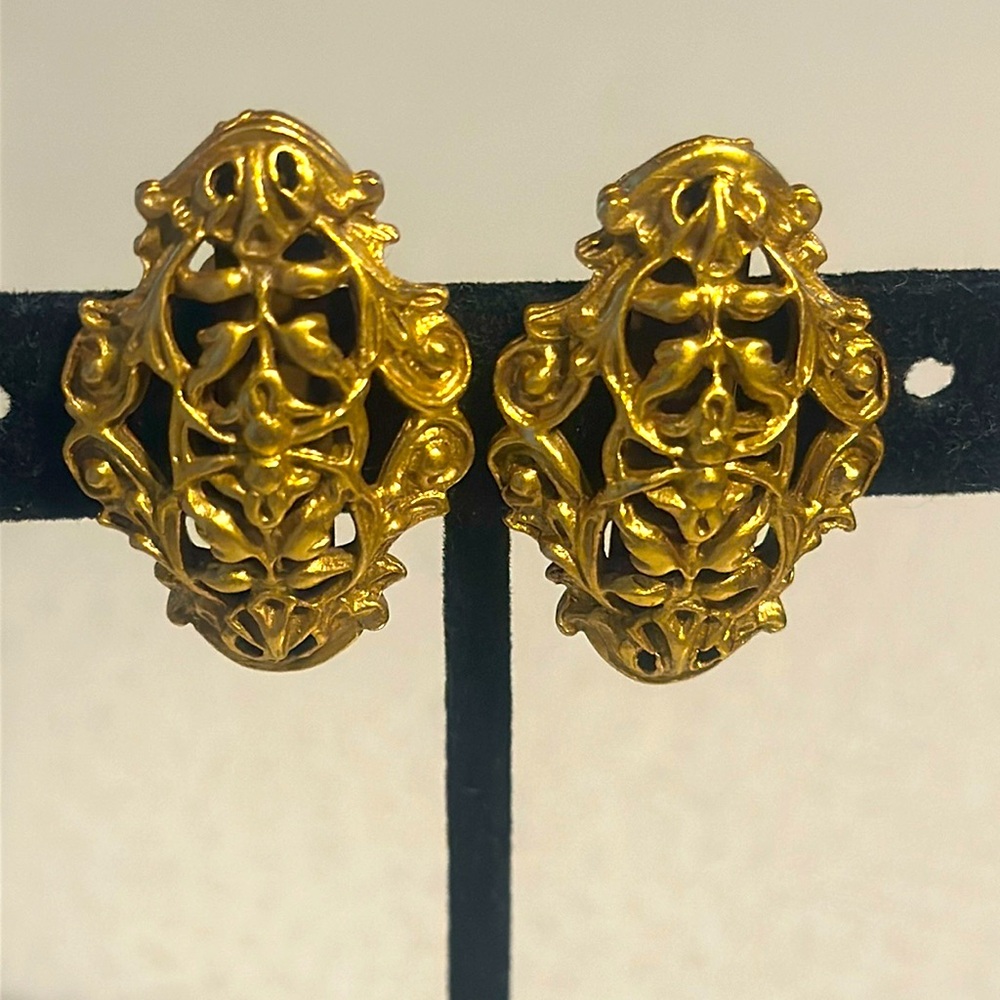 Vintage Francois gold tone screw clip on earrings (715)